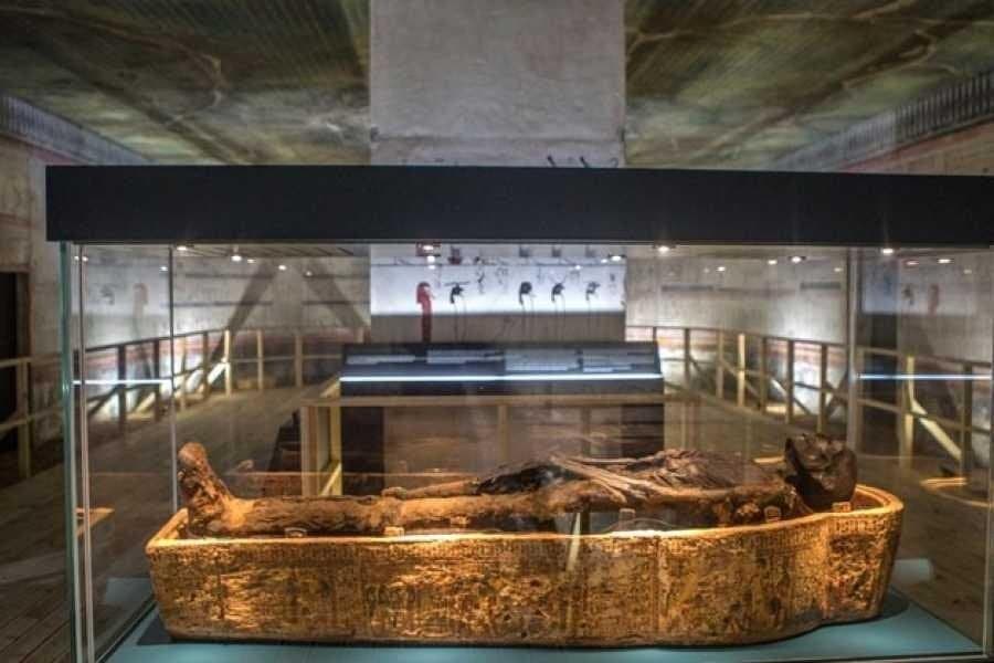 Day Tour To Pyramids of Giza, Sphinx, and Mummies Museum, Bazaar