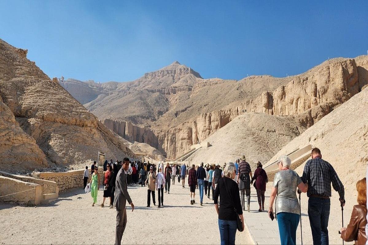 Tour to Valley of Queens Valley of the Artisans Tombs of Nobles