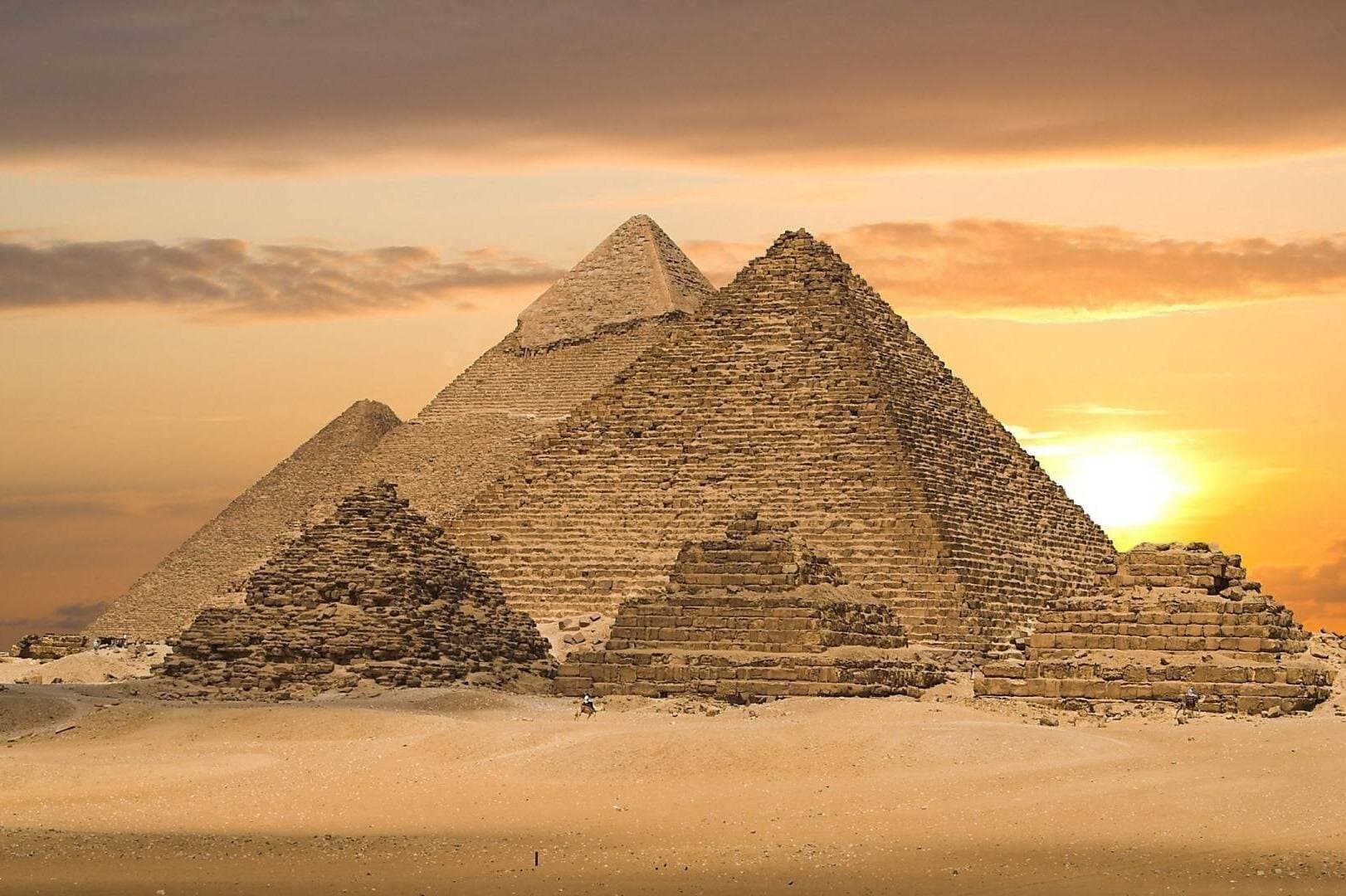 Day Tour in Pyramids of Giza, Great Sphinx & Egyptian Museum