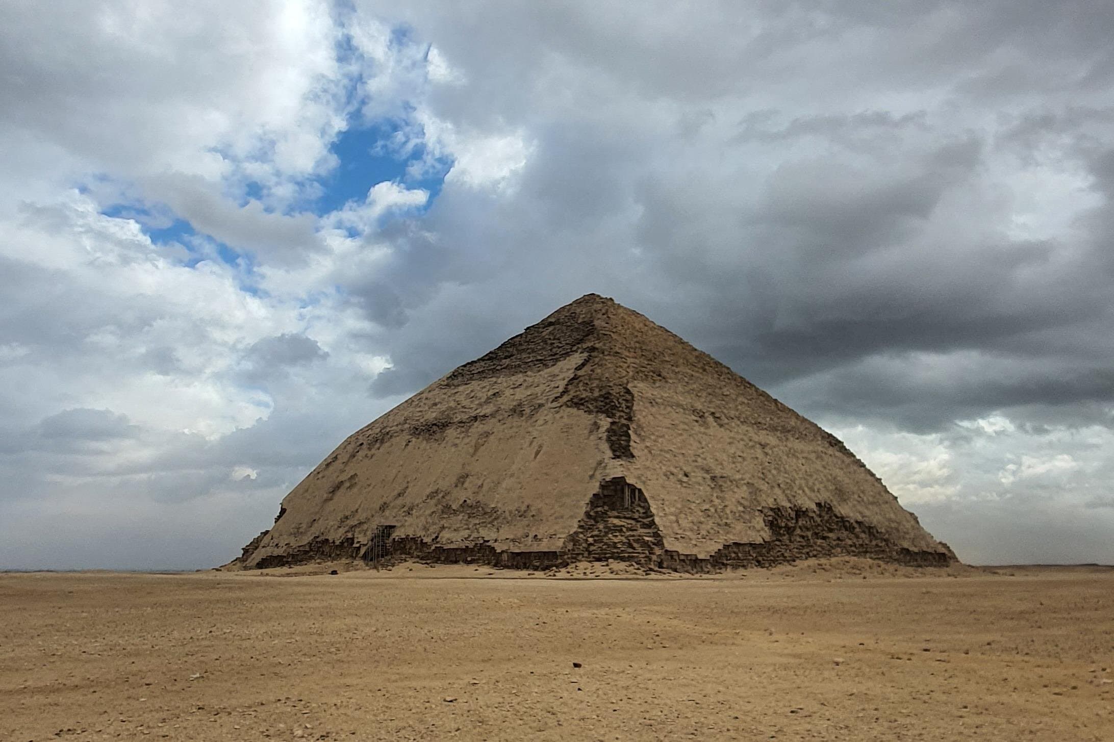 Private tour to Dahshour, Sakkara, Memphis and local lunch