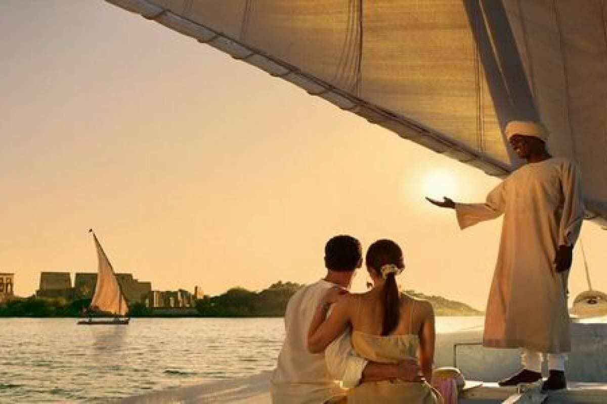Cairo layover Giza pyramids and felucca ride on Nile river from cairo airport