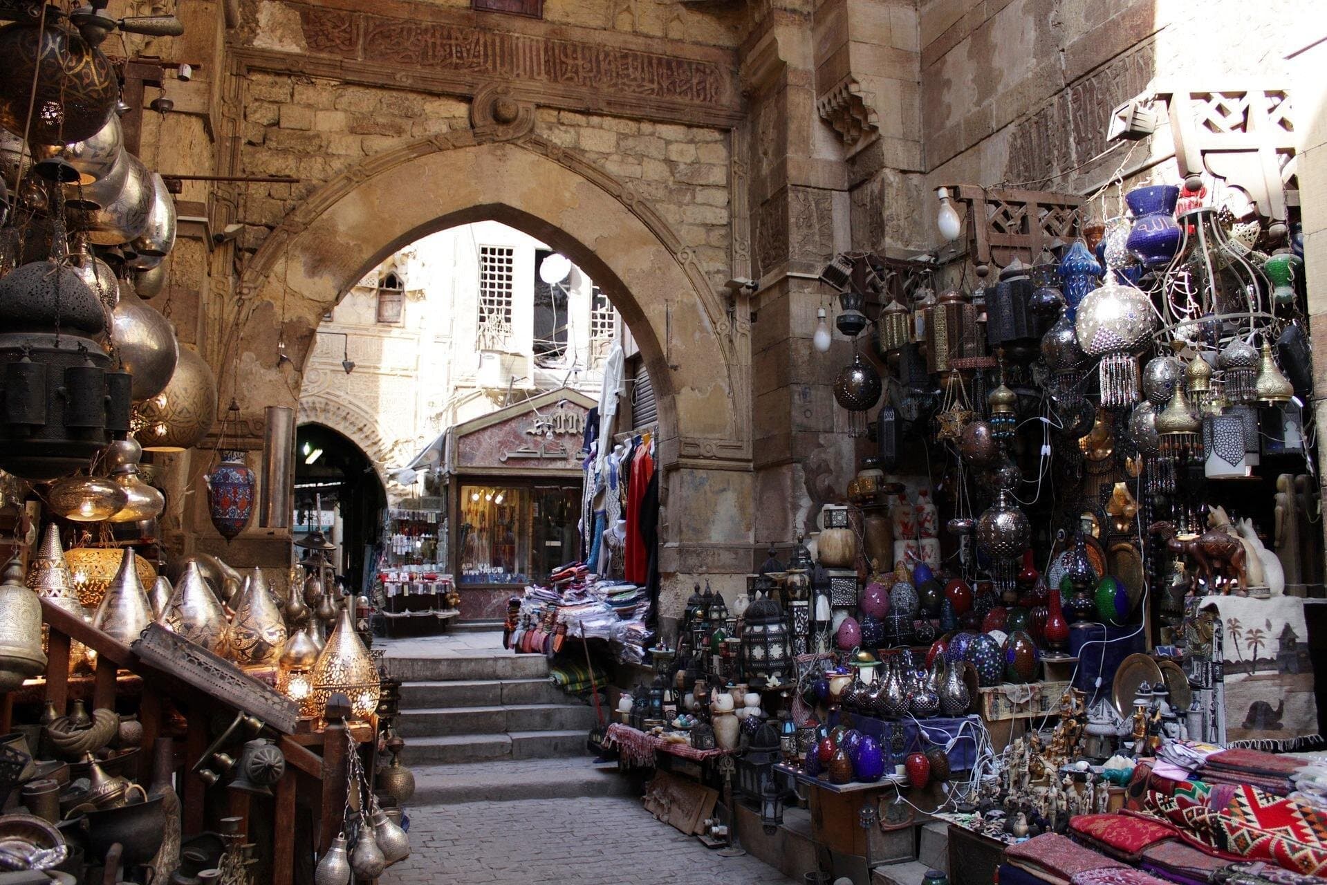 Cairo Stopover Day Trip to Pyramids, Egyptian Museum and Bazaar