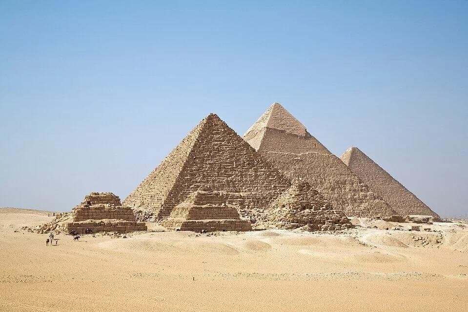 Private Tour to Pyramids of Giza, Sakkara and Memphis with Lunch