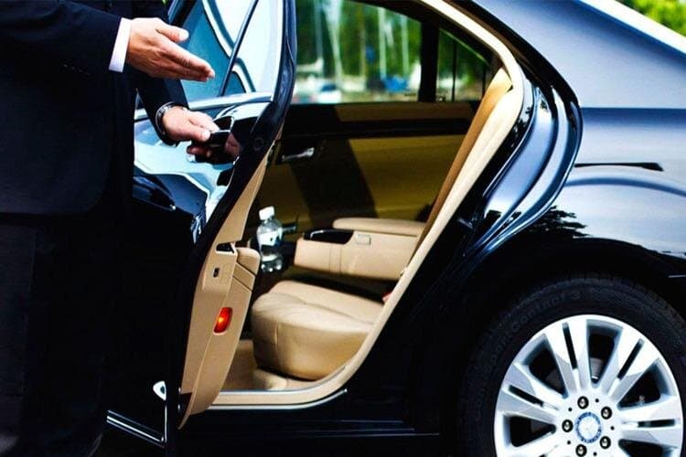 Private Transfer from Luxor Hotel to the Airport or Vice Versa