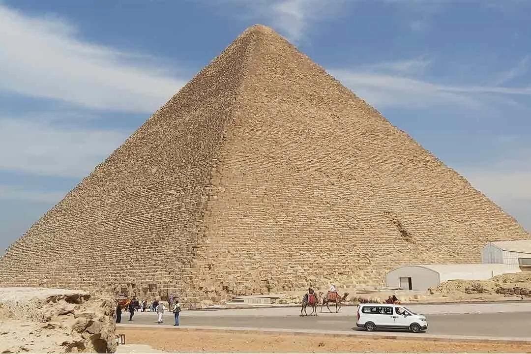 2 Days Visit Giza Plateau, Old Egyptian Museum and Bazaar