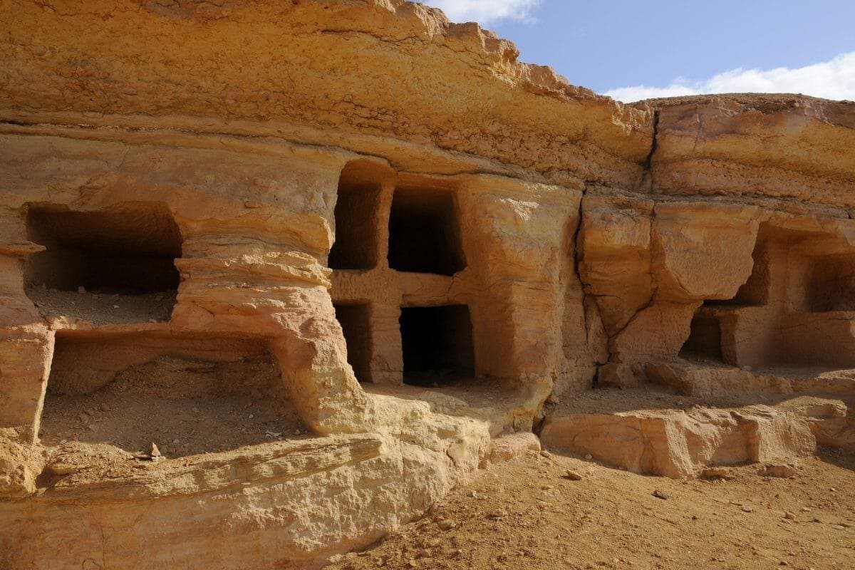 Mountain of the Dead Multi Day Tour From Cairo
