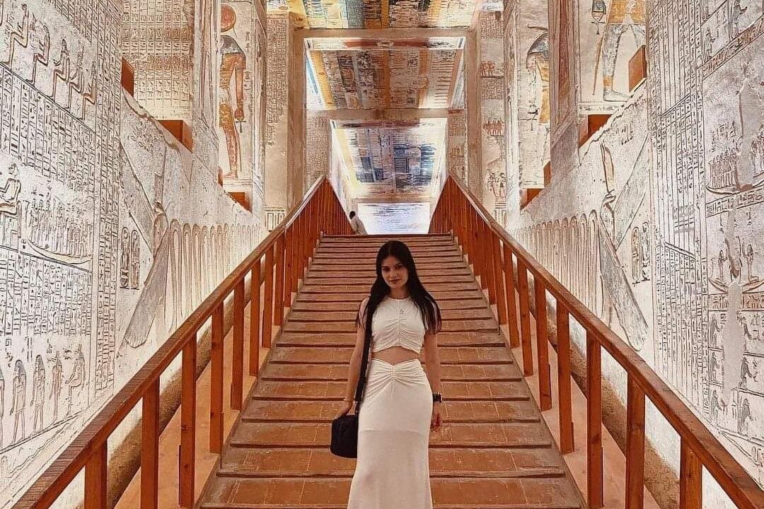 Private Tour To Valley of The Queens , Workers City & Habu Temple