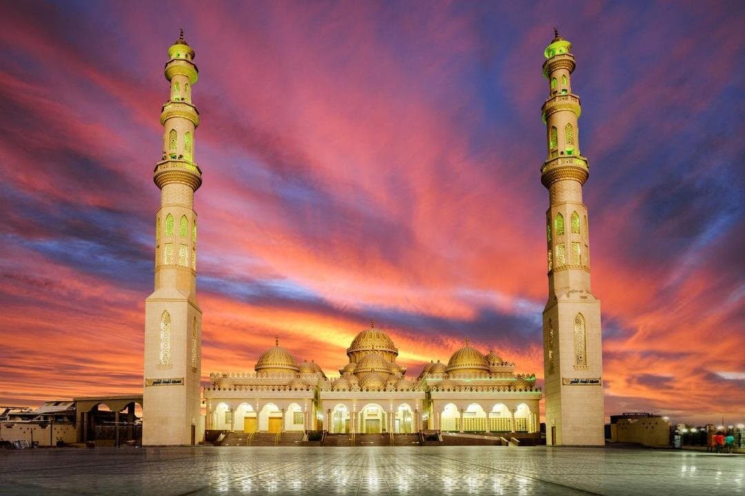 Hurghada Highlights: Private City and Old Town Discovery Tour