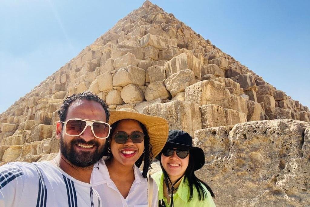 Guide on site day tour to Giza pyramids