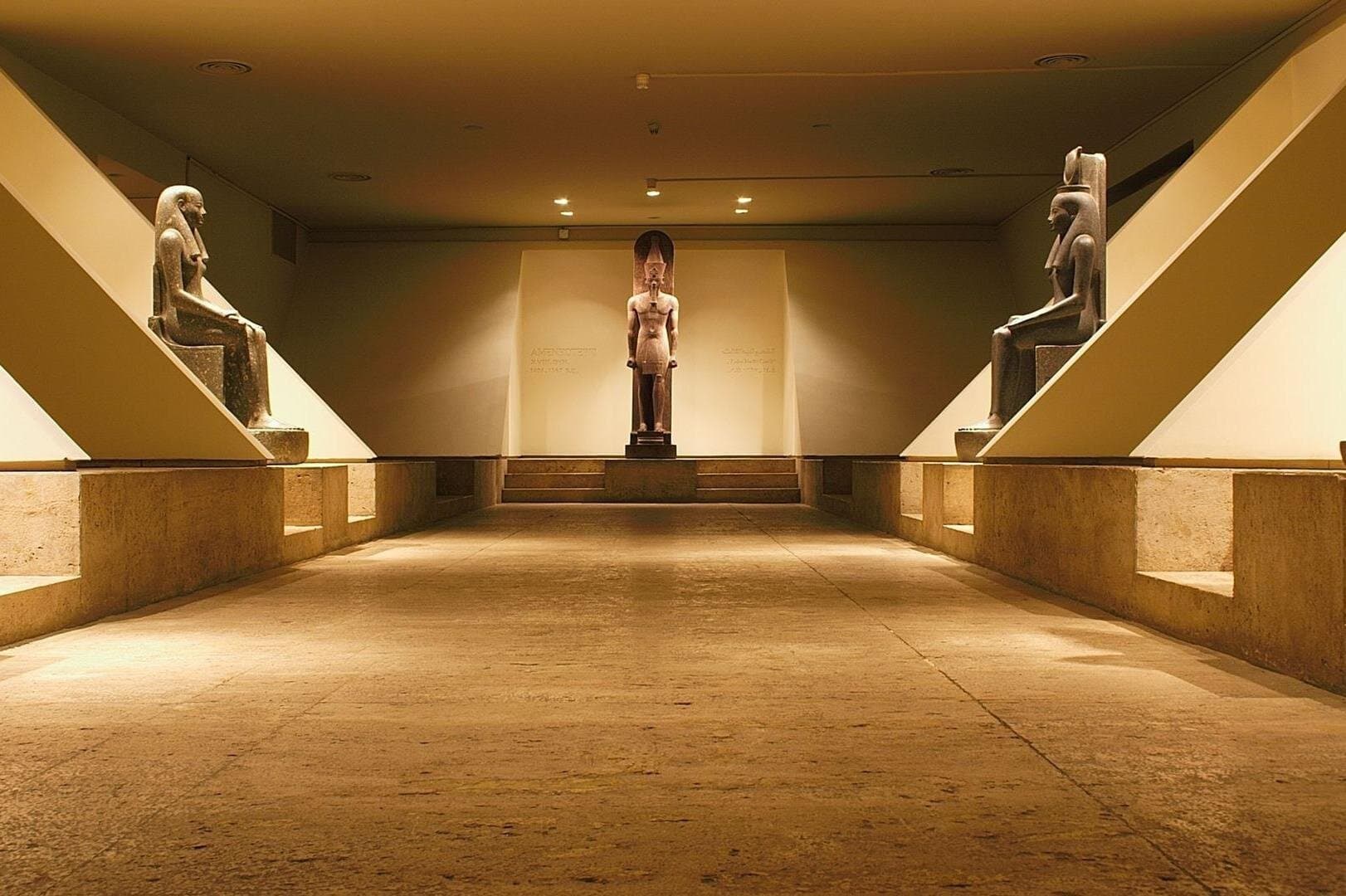 Luxor Museum and Mummification Guided Tour and Luxor Kayak