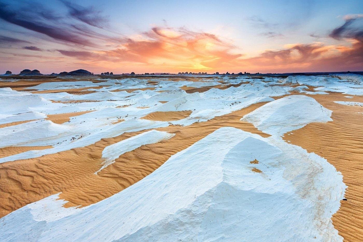 2 Days White Desert and Bahariya Oasis Tour - Private