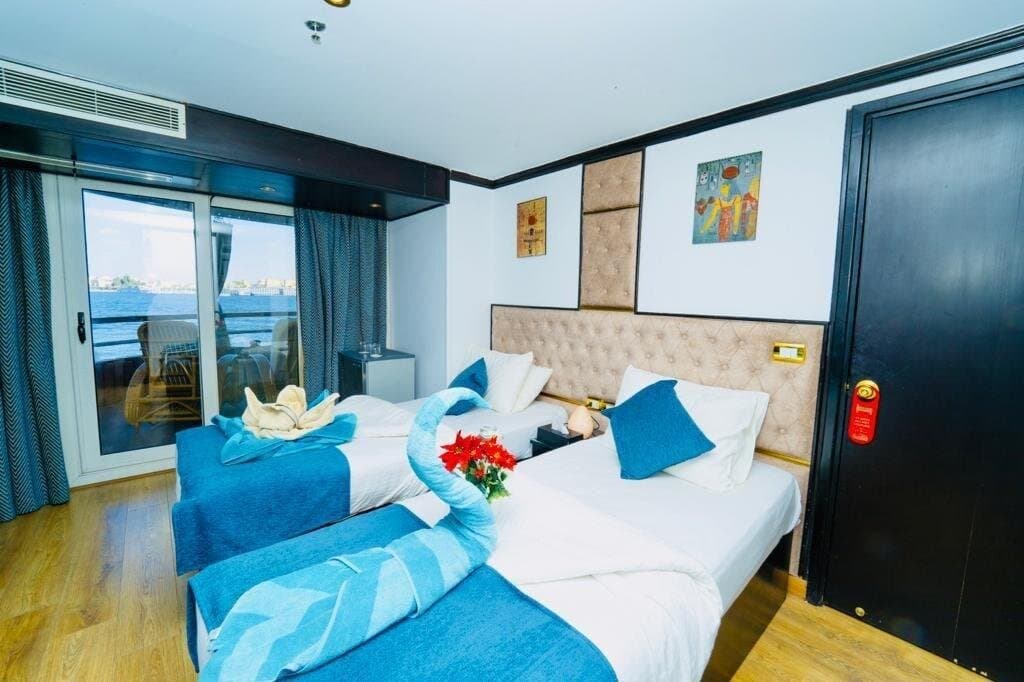 4 Days Deluxe Nile Cruise Aswan to Luxor Abu Simbel Air Balloon