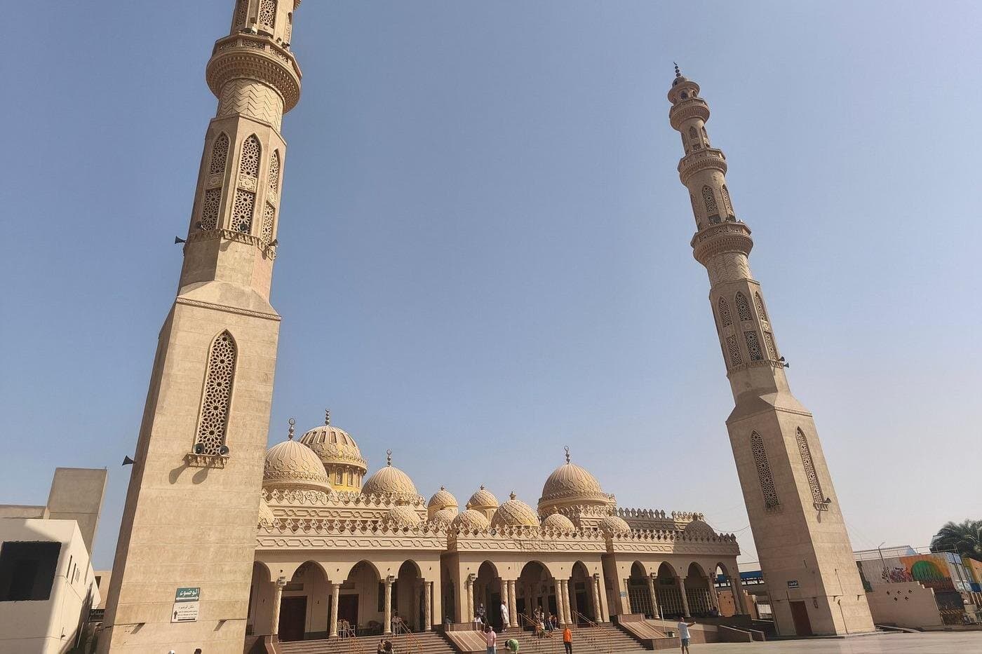 Hurghada Guided City Highlights Tour with Shopping Stops