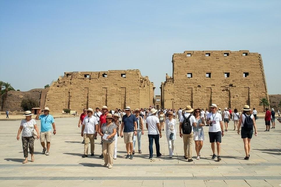 discover Luxor in one day To East and West Bank Tombs & Temples