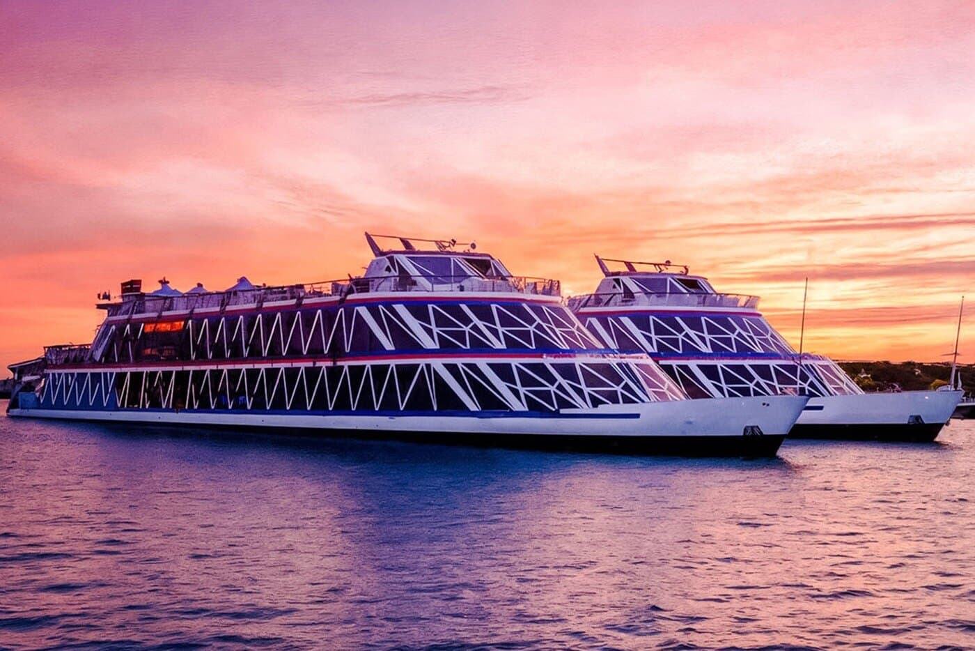 2-Hour Dinner Cruise in Cairo with Entertainment Show