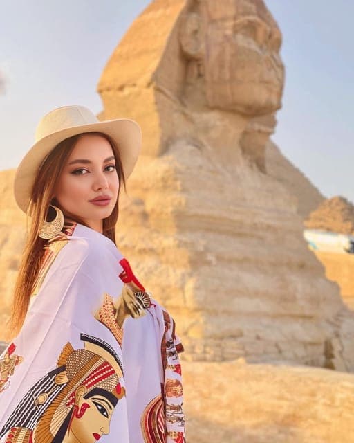 Female Guided-Pyramids, Memphis, and Sakkara Day Trip