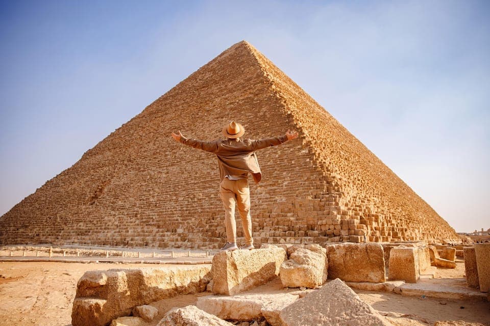 From Hurghada: Cairo Private Day Tour with Flights & Lunch