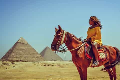 Cairo: Giza Pyramids Tour and Horse Carriage Ride