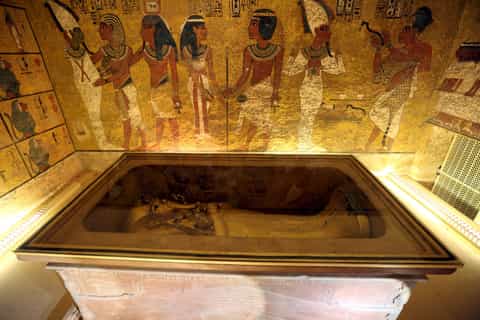 Hurghada: Luxor Highlights & King Tut Tomb Tour with Lunch