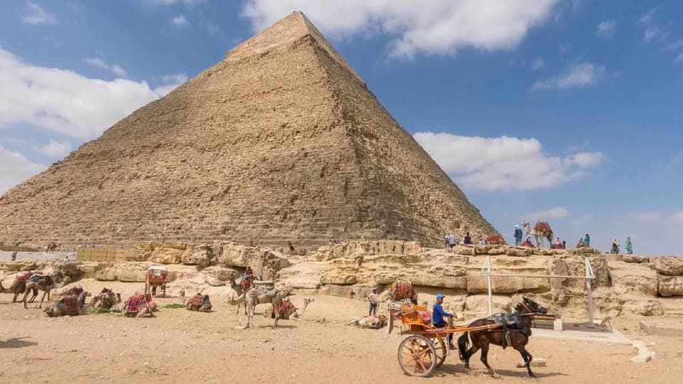 From Sokhna Port: Pyramids, Egyptian Museum & Bazaar Tour