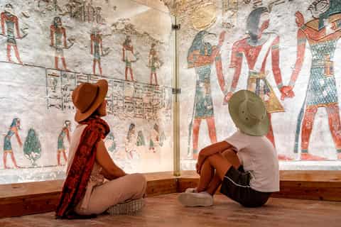 Luxor: Valley of the Kings and Queens Guided Tour with Lunch