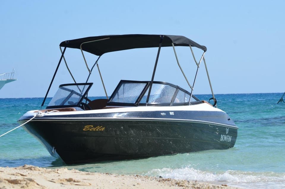 Hurghada: Private Speedboat to Magawish Island