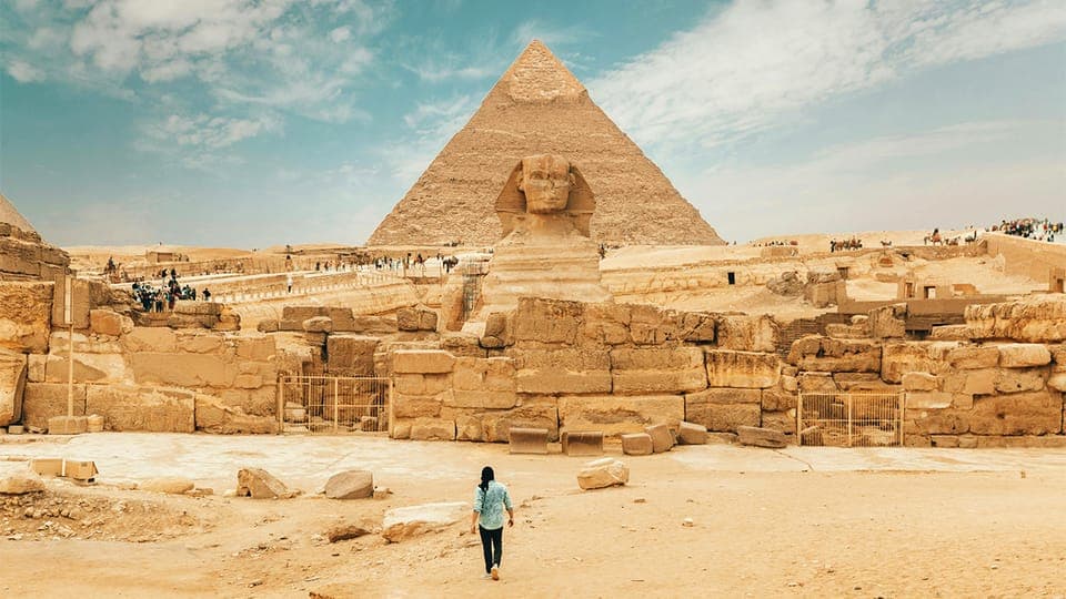 Cairo Airport Tour: Giza Pyramids, Museum & Khan El Khalili.