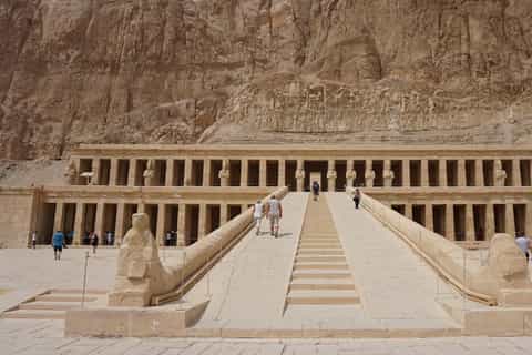 Hatshpsute Temple Day Tour to Luxor