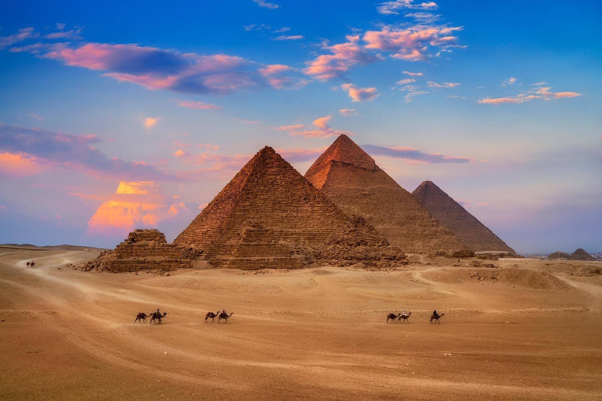 Private Giza Pyramids & Sphinx Experience with Egyptologist Guide