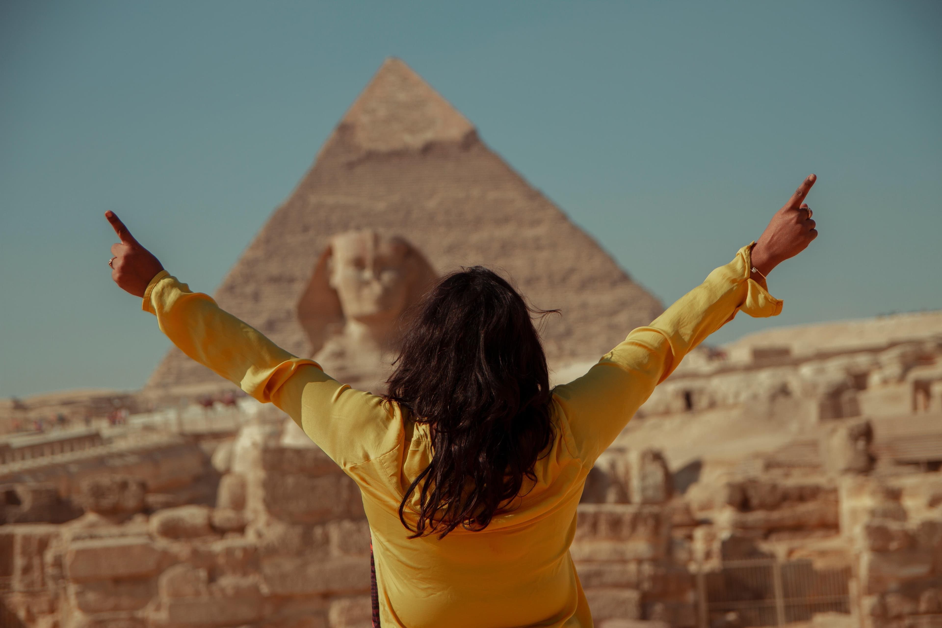 Private Tour at Giza Pyramids & Sphinx by Camels .
