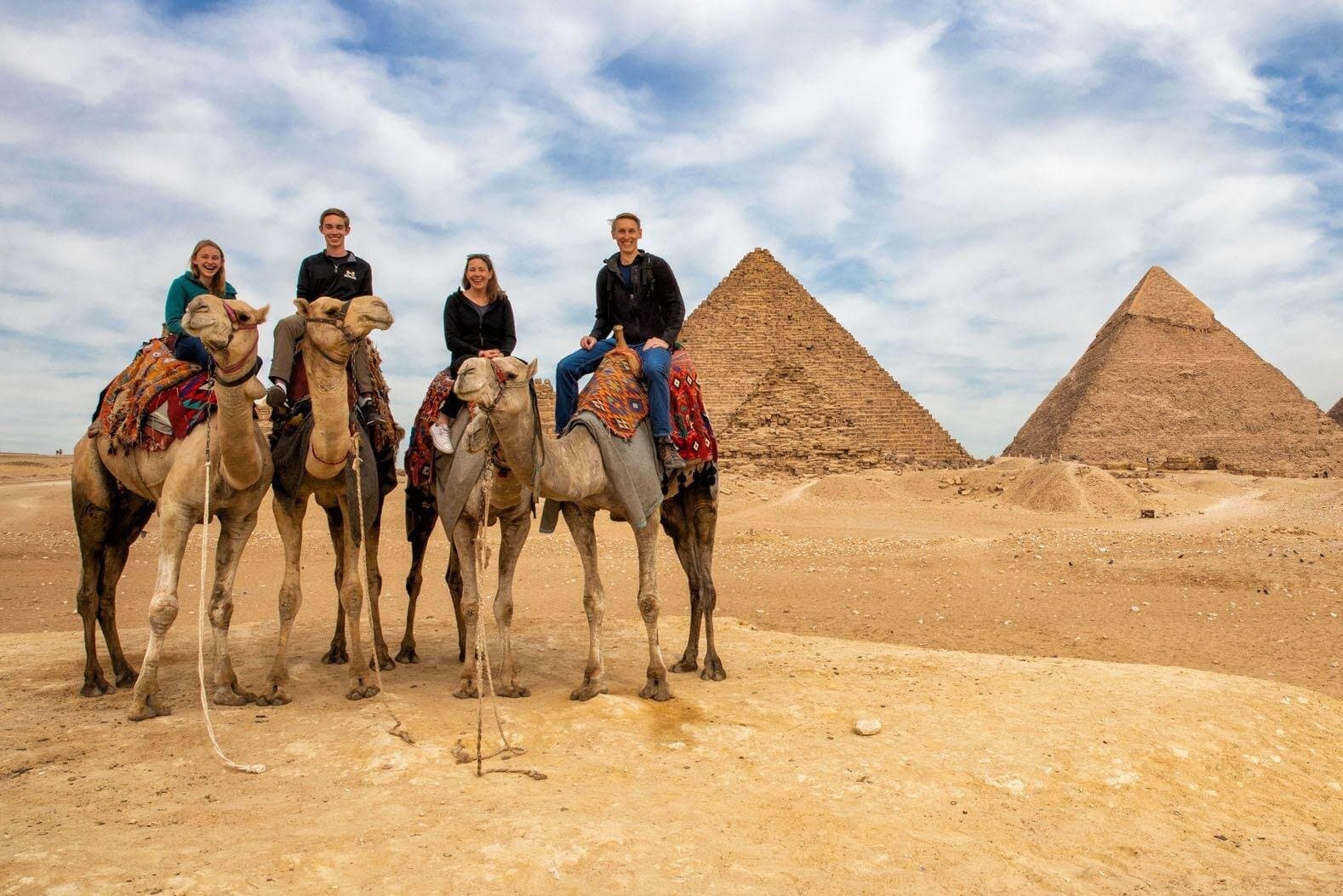 Full Day Private Tour Pyramids of Giza, Sphinx, Saqqara & Memphis