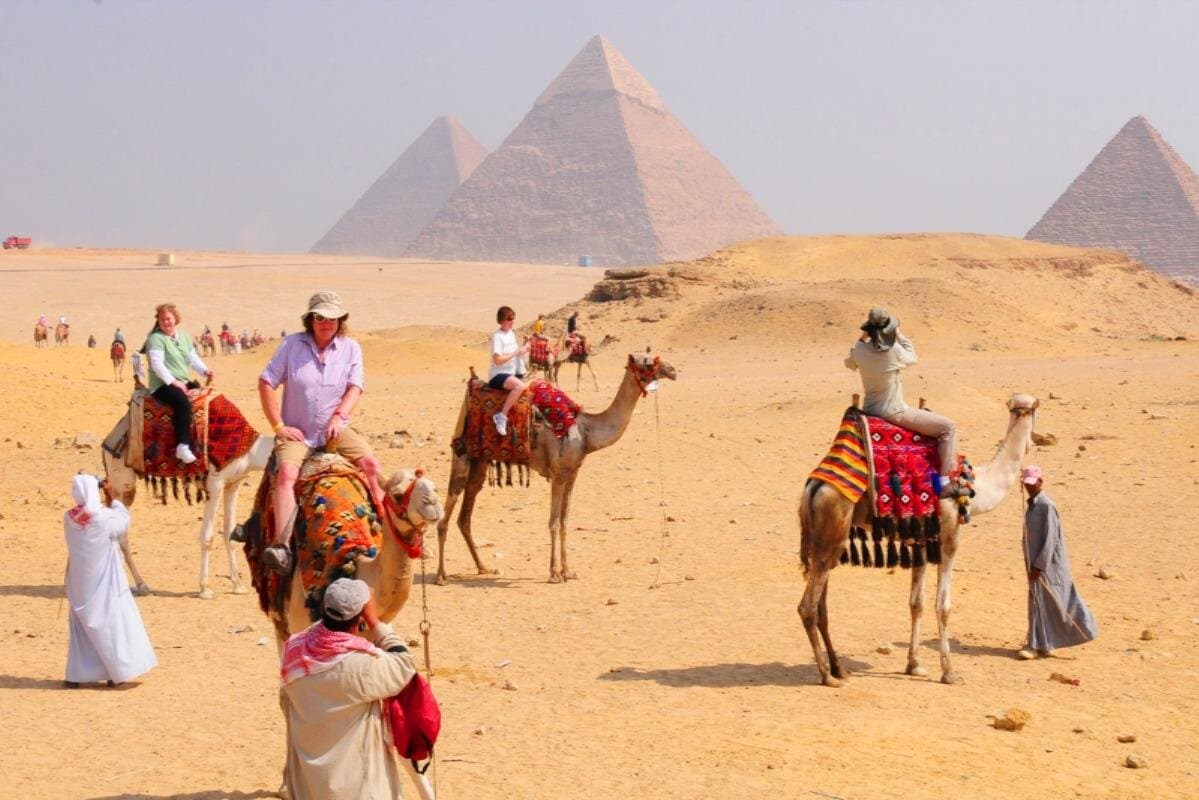 Full-Day Pyramids, Egyptian Museum and Bazaar Private Guided Tour