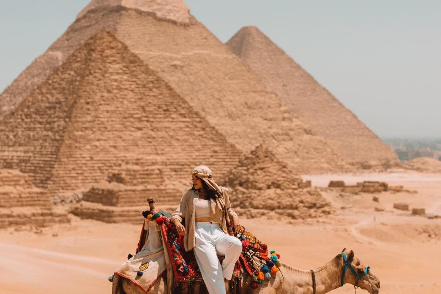 Cairo Private layover tour to Giza pyramids and Sphinx
