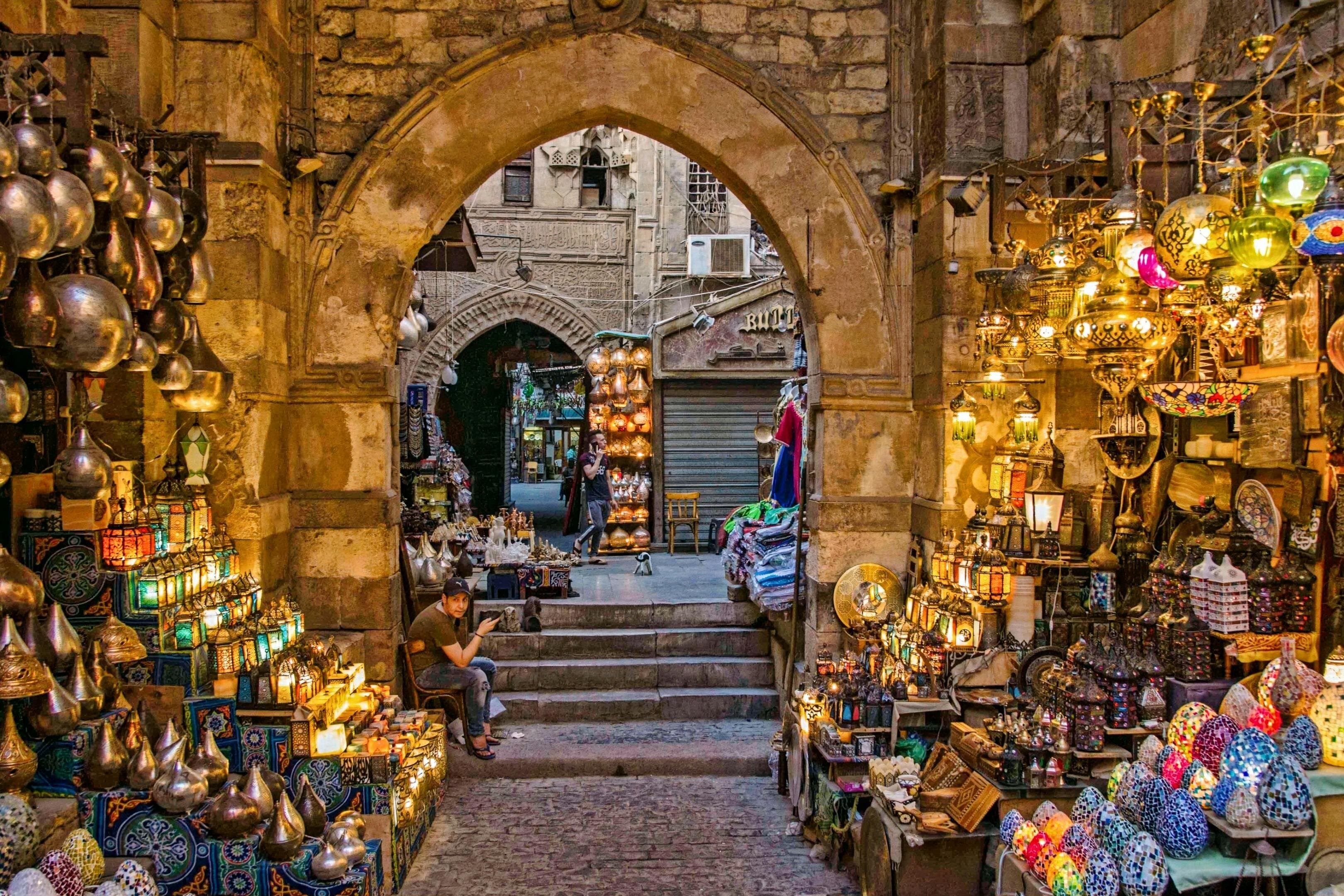 El-Moez Street and Khan Khalili Shopping Tour