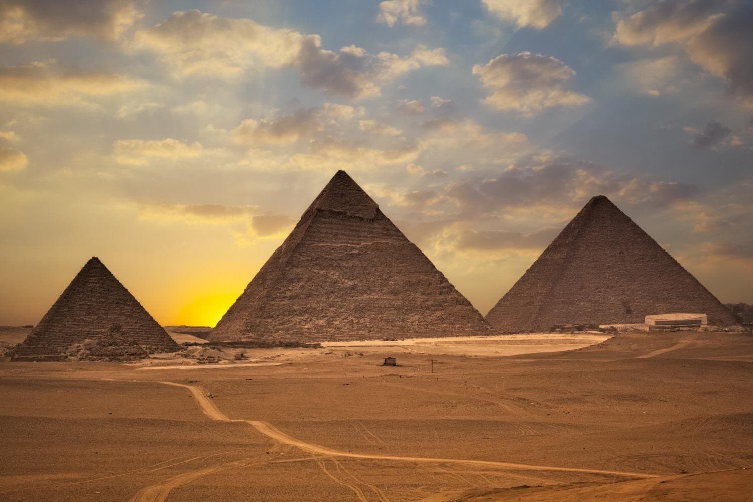 Cairo Talks : 2 Days Guided City Tour, Giza Pyramids and Saqqara