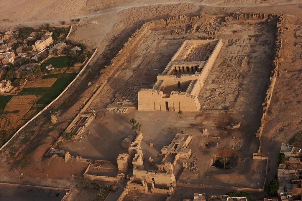 Private Tour to Habu Temple, Deir el-Medina from Luxor