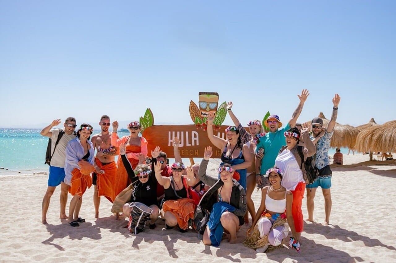 Hula Hula Island Sea Trip, Parasailing and Lunch : Hurghada