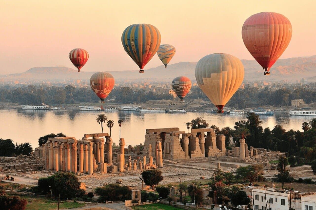 From Hurghada to Luxor Privat 2 days tour with hot Air Balloon