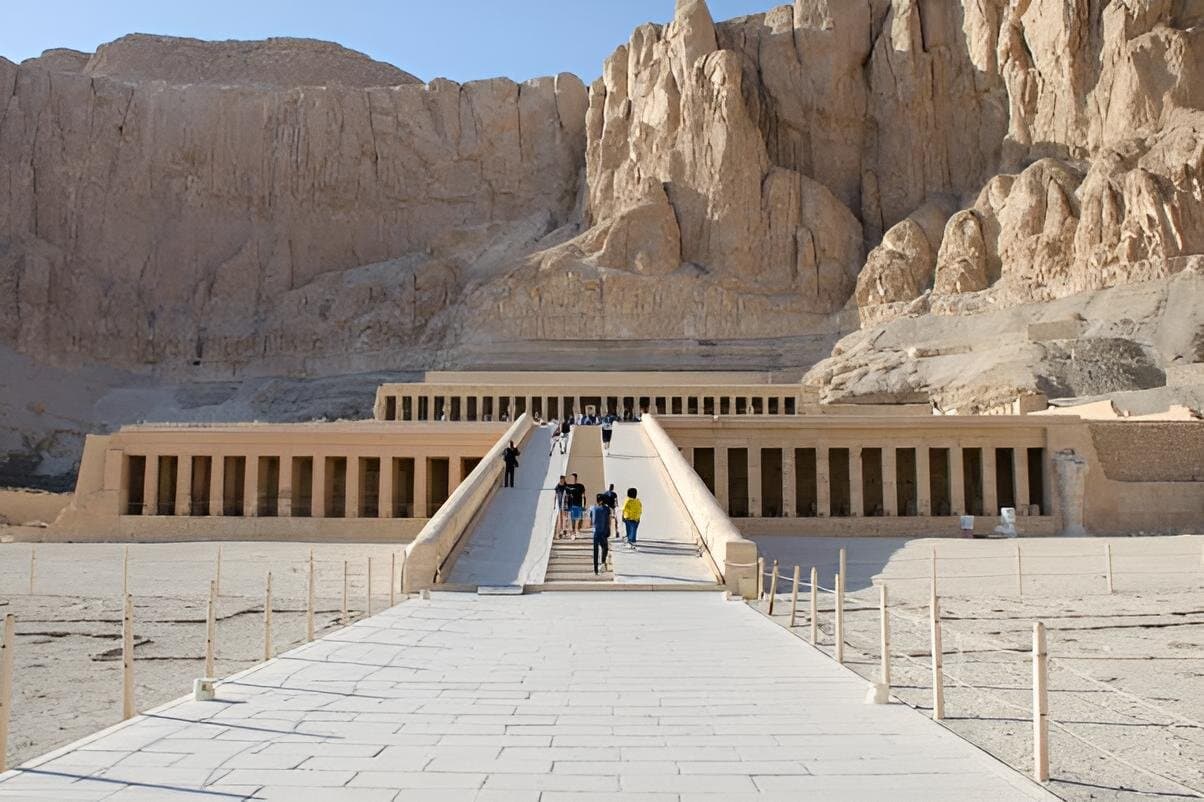 Hurghada Luxor Valley Of The Queens Day Tour by Bus