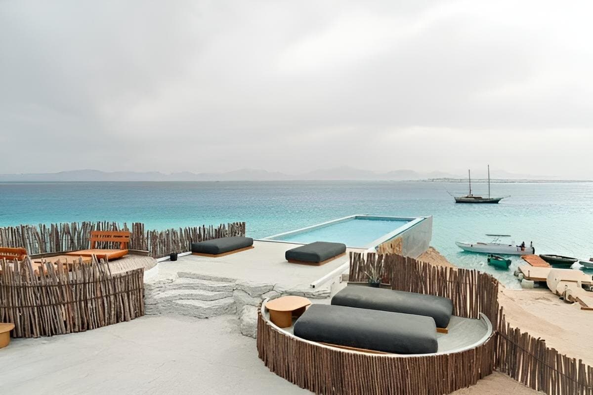 Ozirea Island VIP Escape – Luxury Boat & Red Sea Adventure